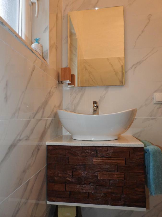 Sunrise Vid Apartment Dugi Rat Exterior photo